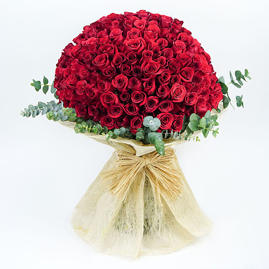 100 Roses Grand Expressions: Send Flowers to Qatar