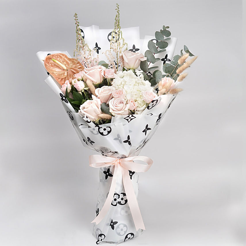Graceful Mixed Flowers Bouquet: 