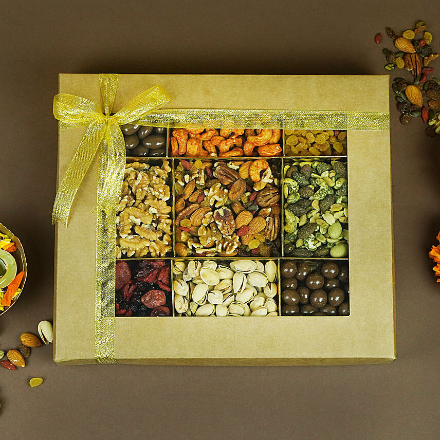 Premium Nuts N Berries Collection Box: Gift Delivery in Qatar