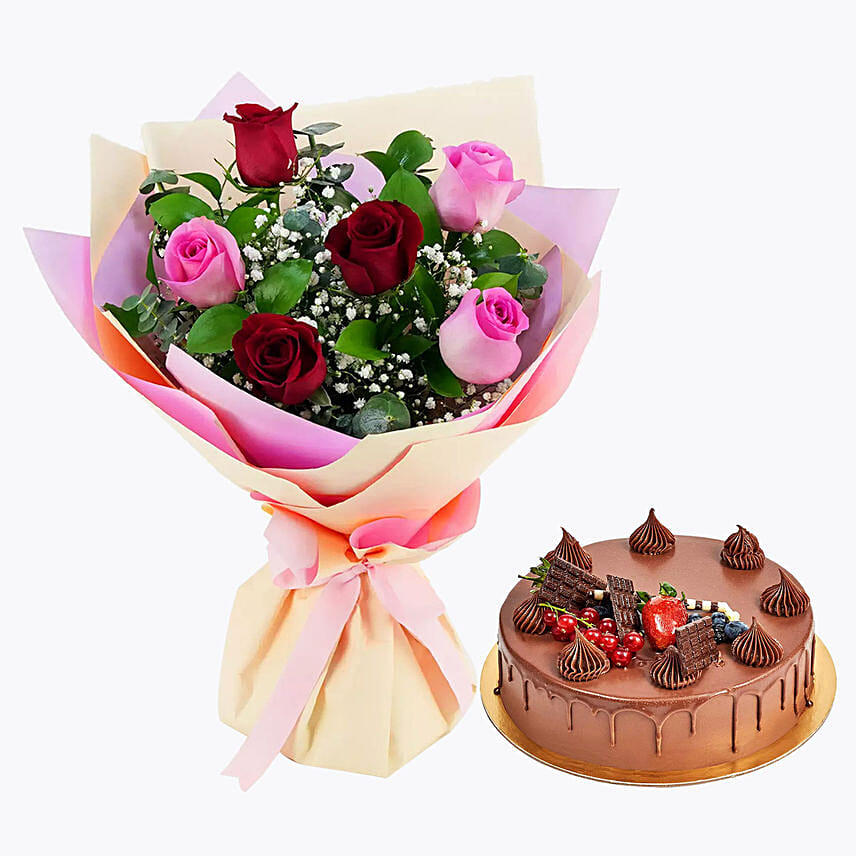 Beautiful Roses Bouquet With Chocolate Fudge Cake: Flower and Cakes Delivery in Qatar