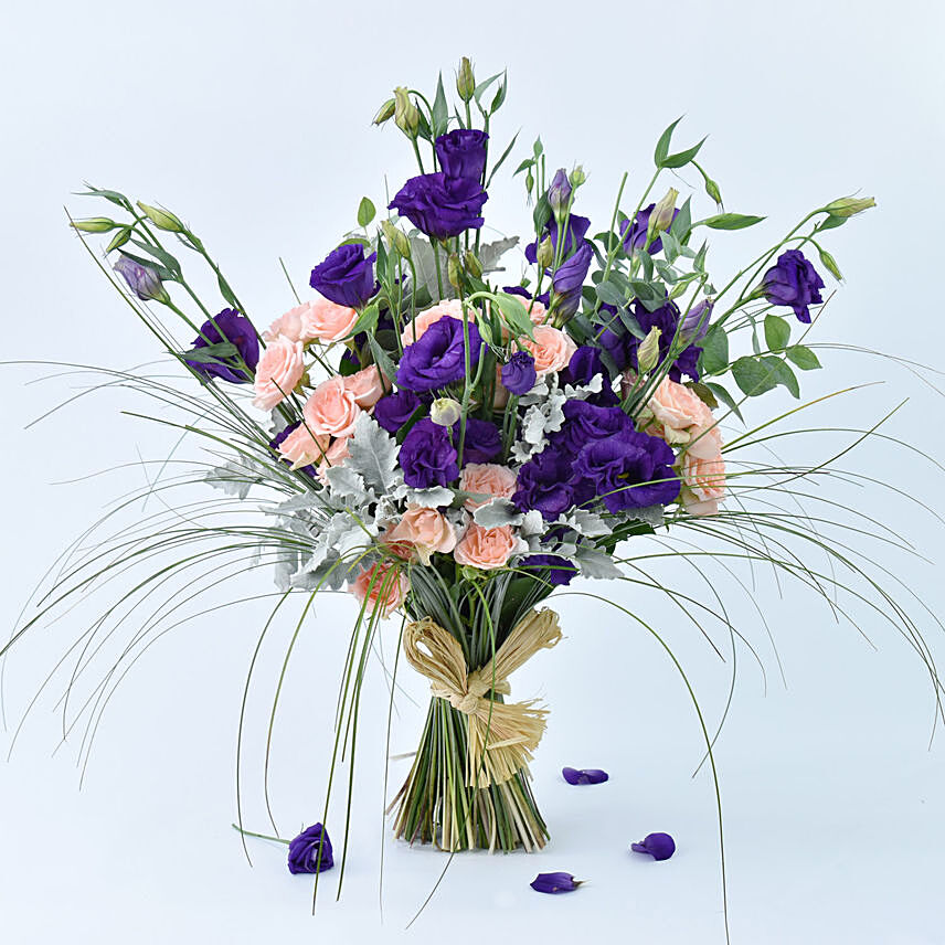 Roses and Lisianthus Posy: Send Birthday Gifts to Qatar