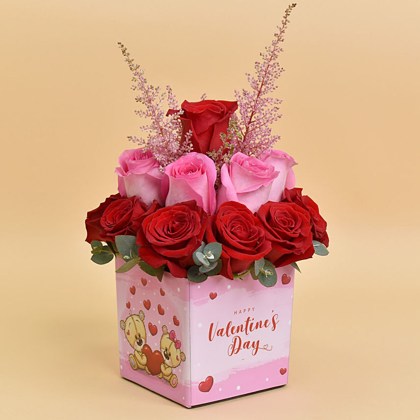 Valentines Day Roses Vase: Valentines Gifts Delivery in Qatar