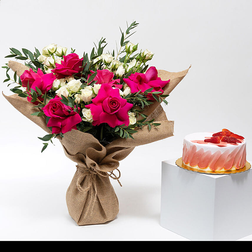 Beautifully Wraped Hand Bouquet with Strawberry Cake: 
