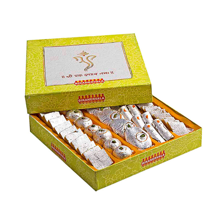 Panchratan Kaju Mix: Send Sweets To Qatar