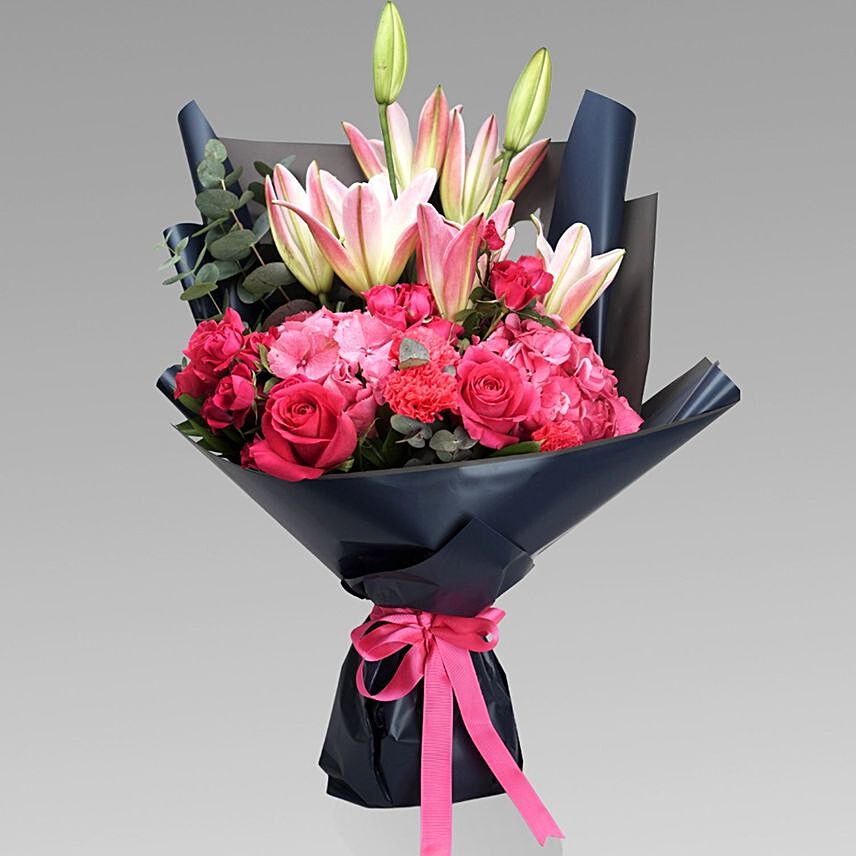 Blooming Mixed Flowers Bouquet: Gift Delivery in Qatar