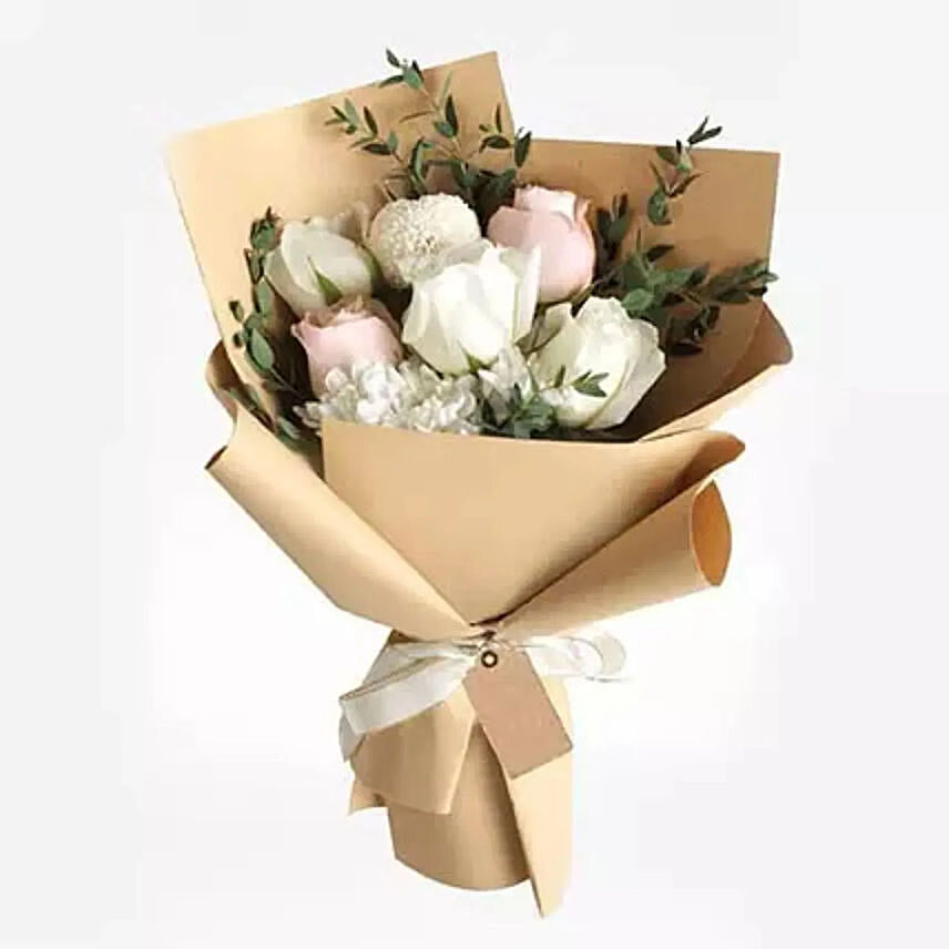 Sweet Roses Bouquet: Flower Delivery Qatar
