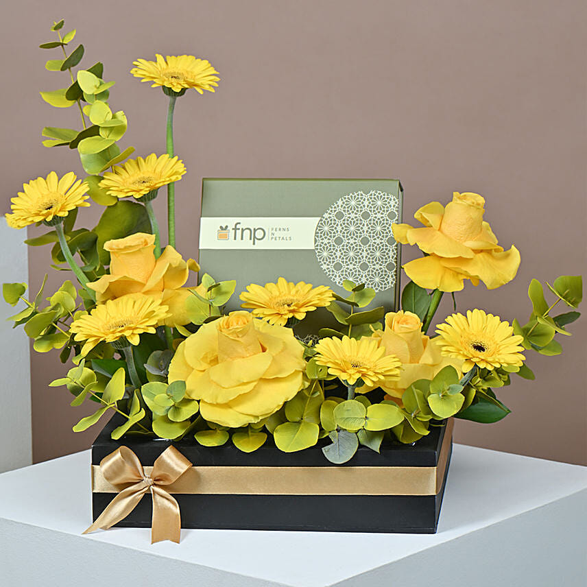 Floral Gift with Chocolates: 