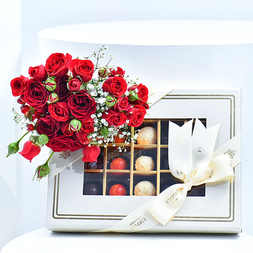شوكولاته إمباير بوكس 35 قطعة فاخرة مع باقة ورود: هدايا عيد الحب قطر