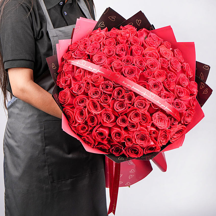 بوكيه 100 وردة جوري حمراء في غلاف لونين - هدية حب: هدايا عيد الحب قطر