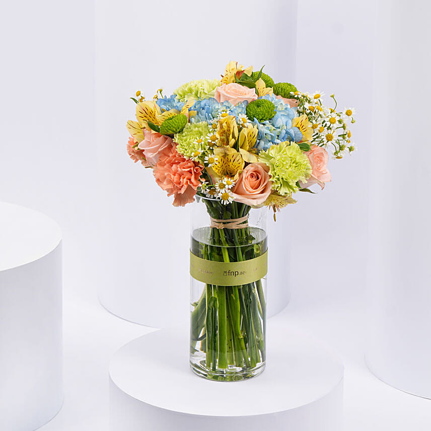 Artisanal Elegance Vase Arrangement: توصيل هدايا قطر