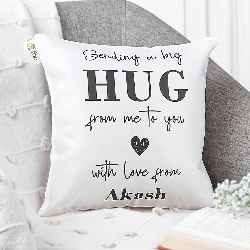 Big Hug Personalised Cushions: توصيل هدايا قطر