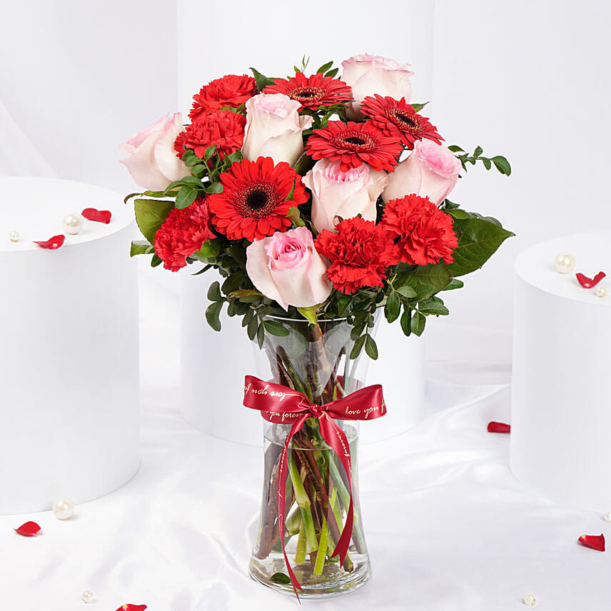 Blooming Hugs Valentines Arrangement: Send Gifts for Him To Qatar