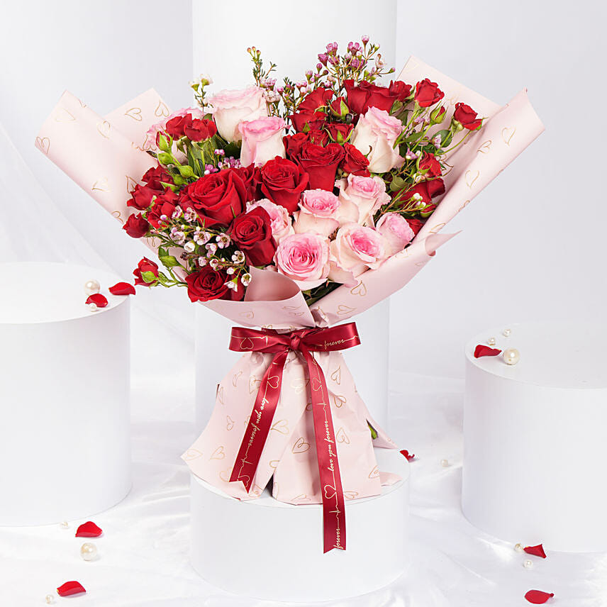 Elegant Duo Of Roses Valentines Bouquet: 