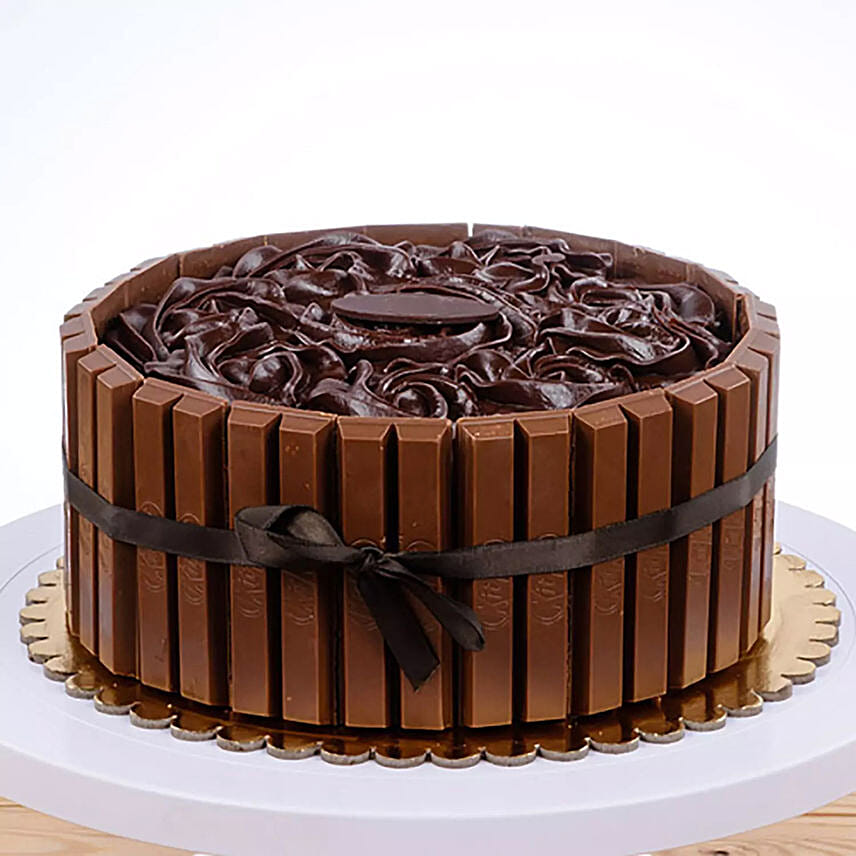 Kitkat Chocolate Cake: 