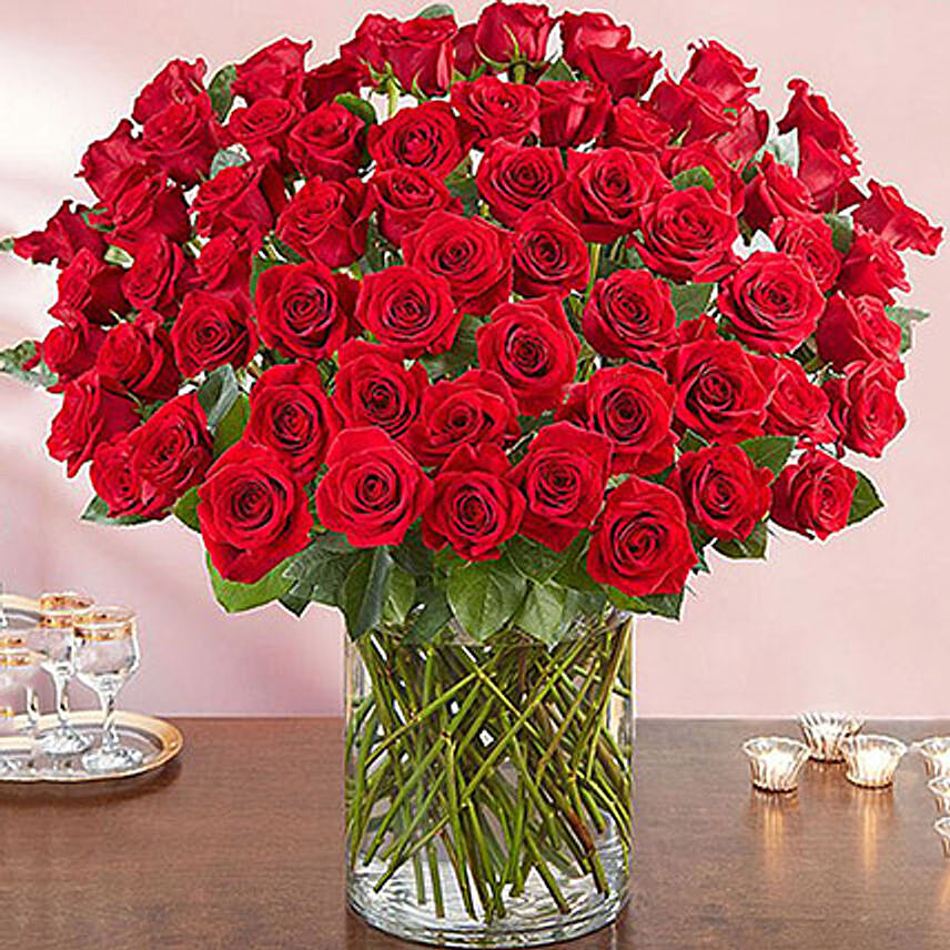 100 Red Roses In A Glass Vase: 