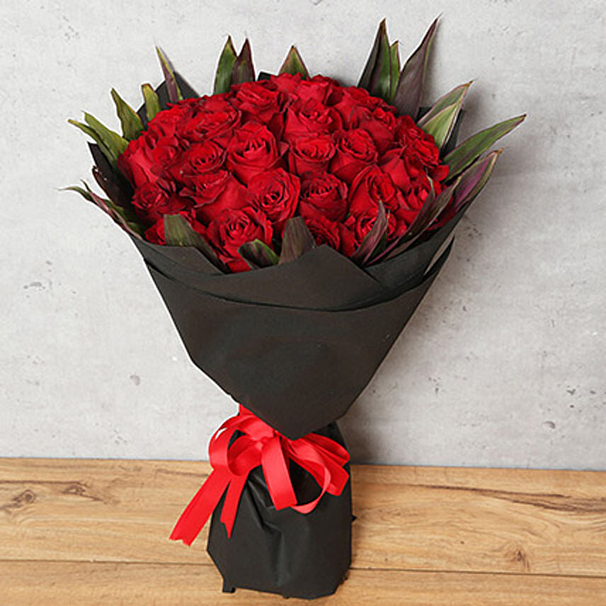 50 Red Roses Bouquet With Black Wrapping: Flower Delivery Riyadh