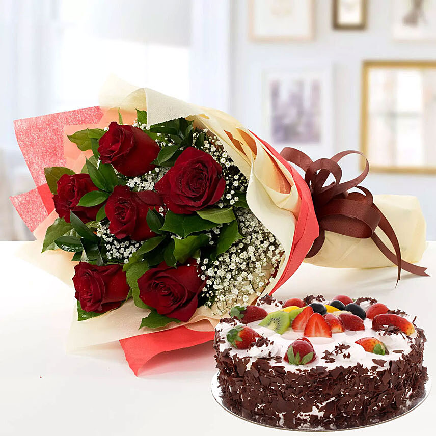 Red Roses & Black Forest Cake- Half Kg: Cake Delivery in Saudi Arabia