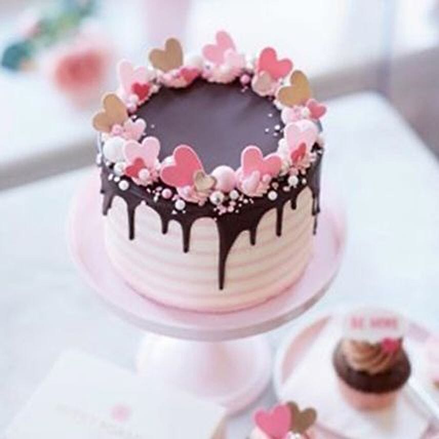 Dripping Cream Cake: 
