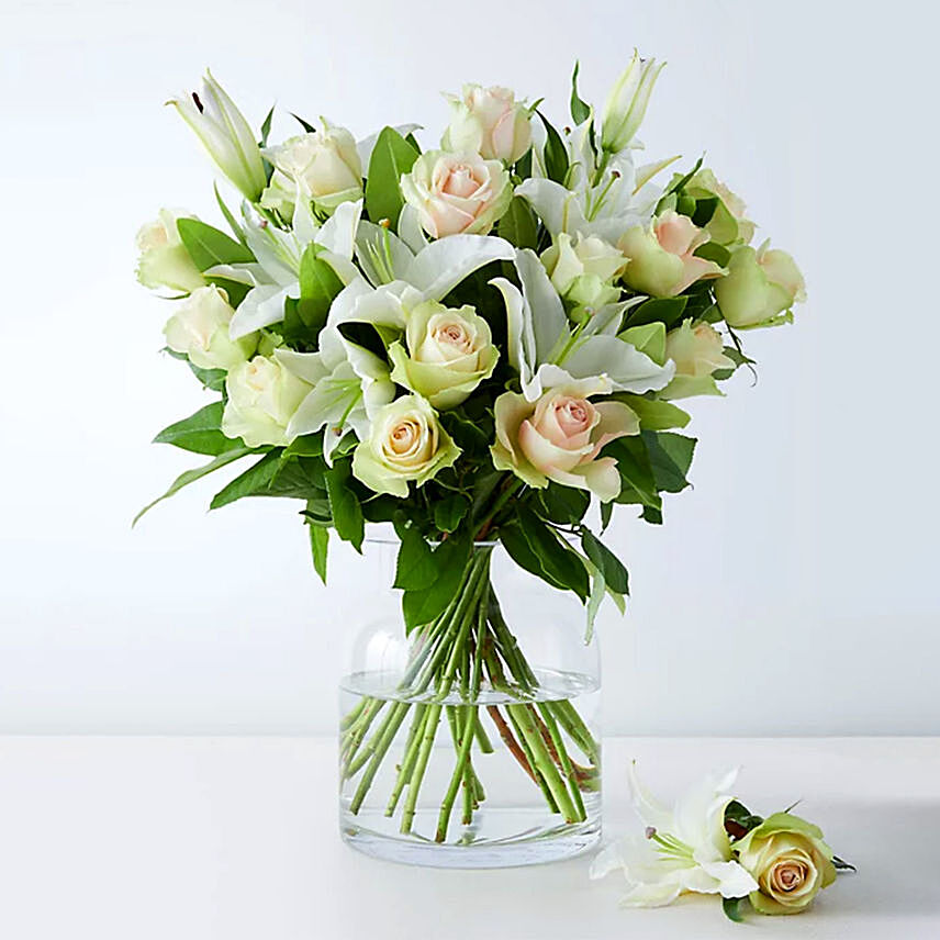 Pretty Like You: Send Anniversary Flowers to Saudi Arabia