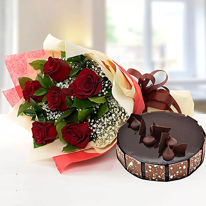 Elegant Rose Bouquet With Chocolate Cake: Cake Delivery in Saudi Arabia