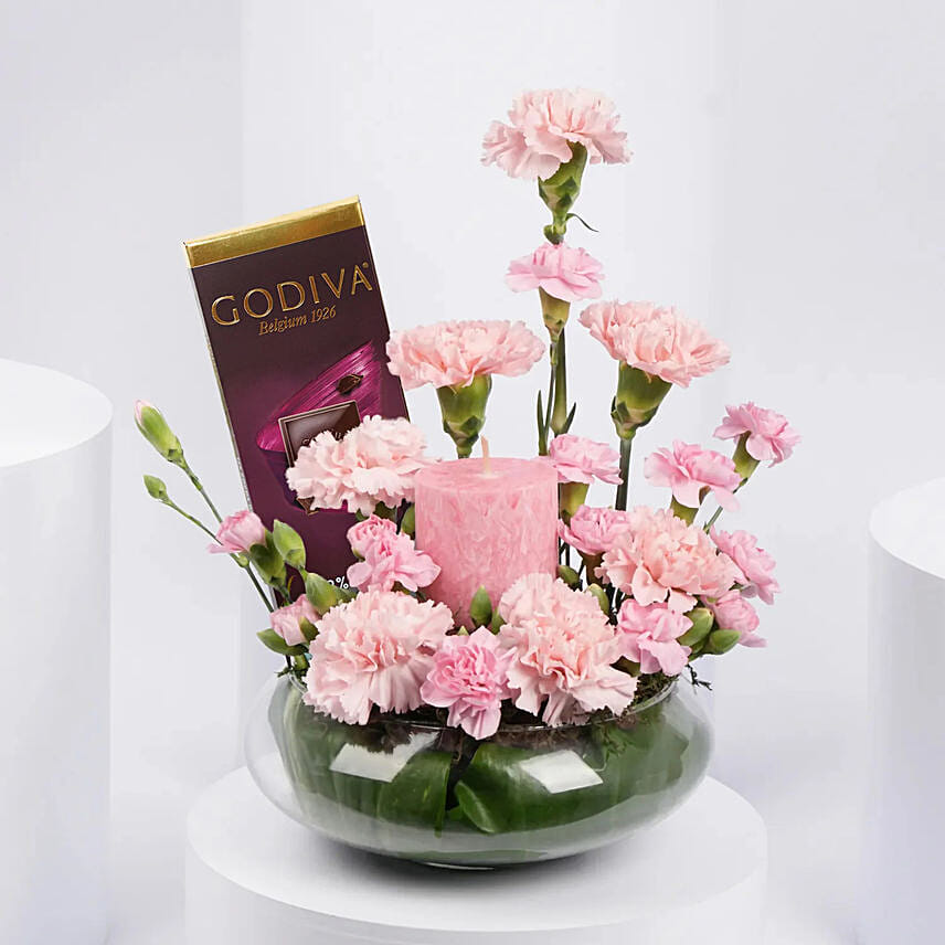 Pink Carnations With Godiva Chocolate n Candle: هدايا عيد الأم في السعودية