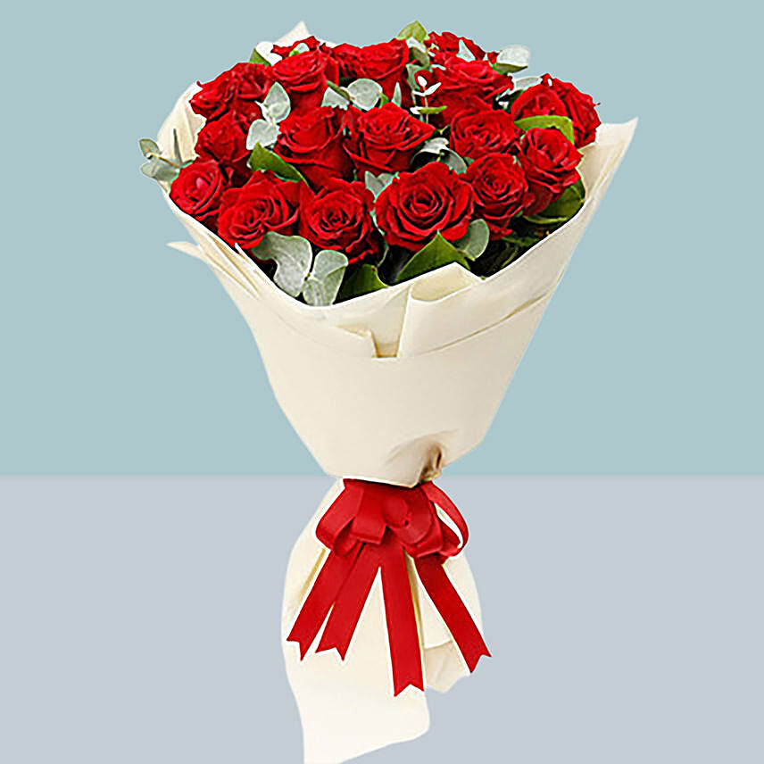 Lovely Bouquet of 20 Roses: 