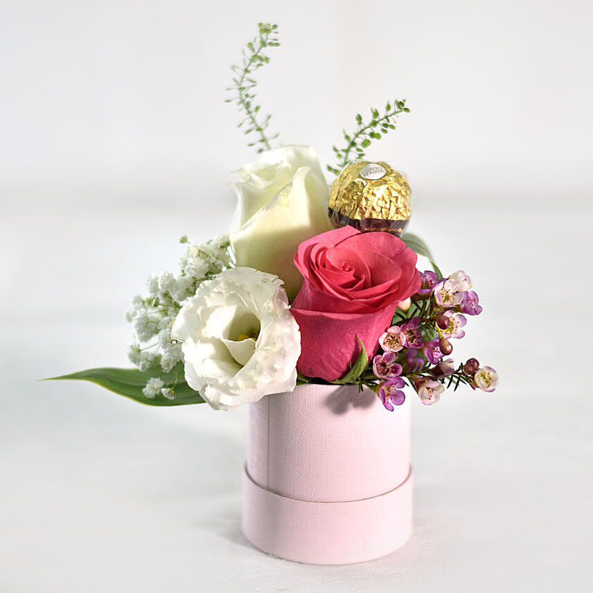 صندوق الورود الزهري مع روشيه: توصيل ورد في سنغافورة