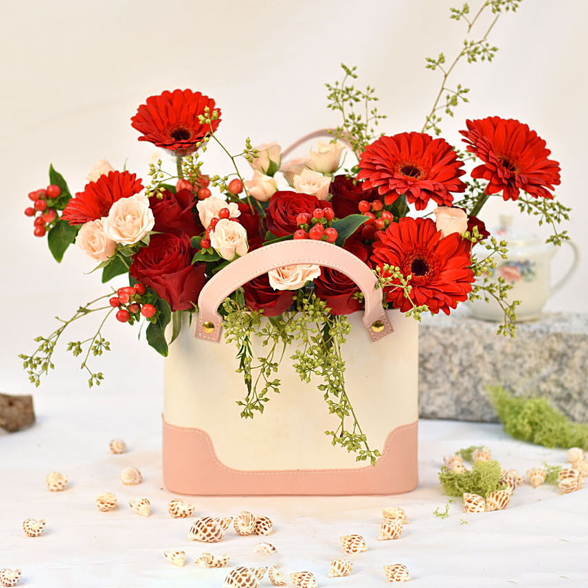 Ravishing Romance Blossom Arrangement: هدايا عيد الحب سنغافورة