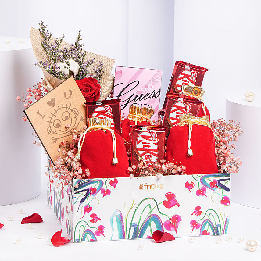 Treats Perfume and Flower Valentine Hamper: أرسل سلال الهدايا إلى سنغافورة
