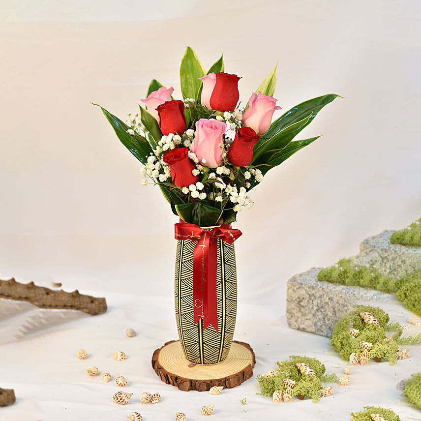 Valentine Roses in Glass Vase: توصيل ورد في سنغافورة