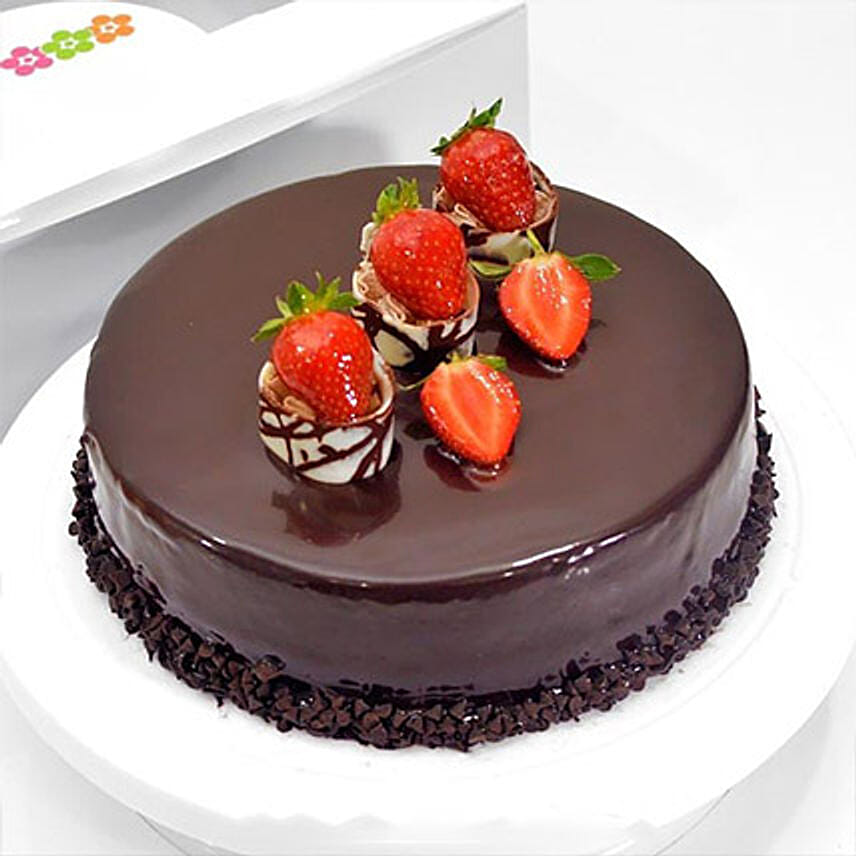 Choco Strawberry Delight: Cake Delivery Sri Lanka