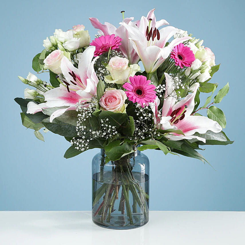 Elegant Mixed Flowers Bunch: 