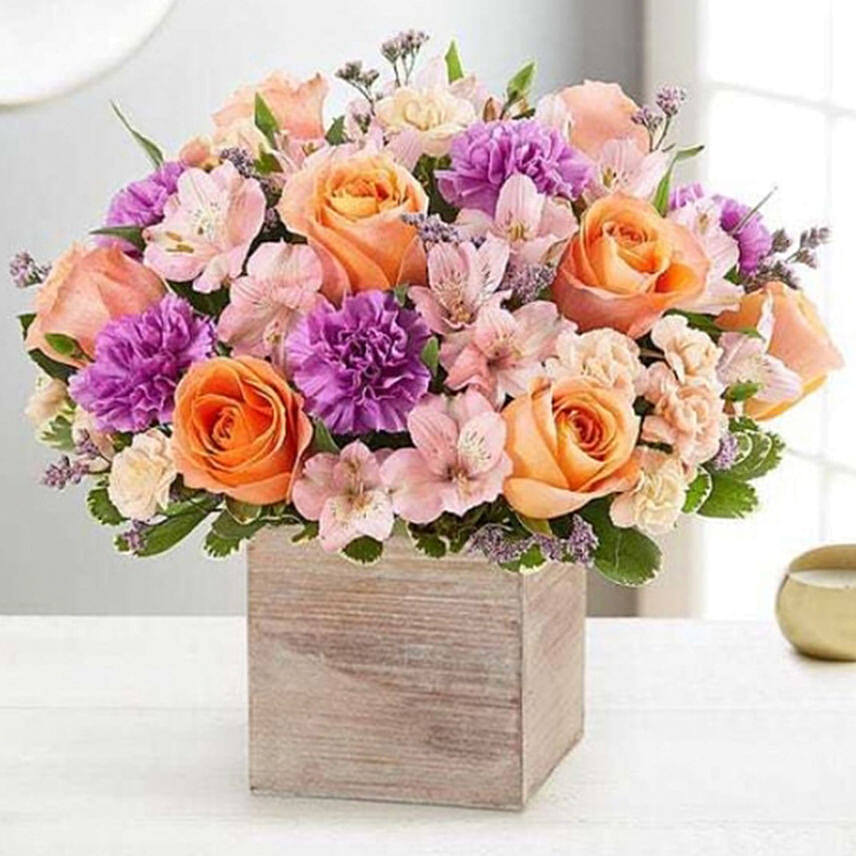 Chic Garden Bouquet: Flower Delivery in USA