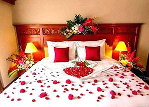 Bedroom Decoration Ideas for Wedding Anniversary Celebrations