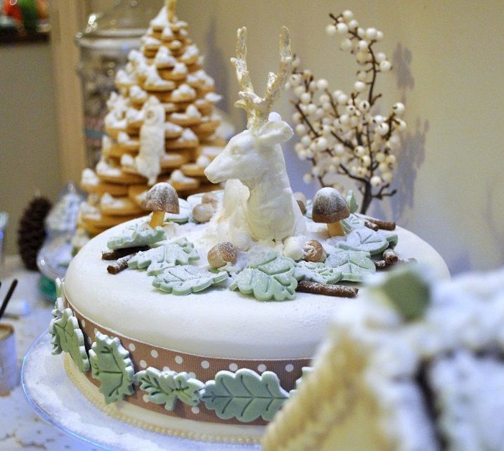 Winter Woodland Christmas Cake