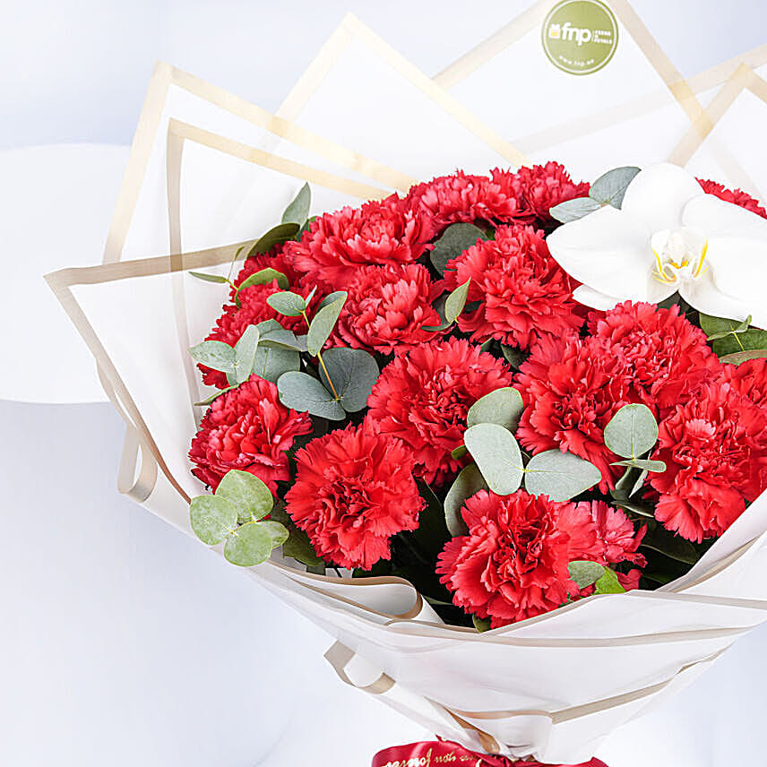 Online Red Carnations Bouquet Gift Delivery in Bahrain FNP
