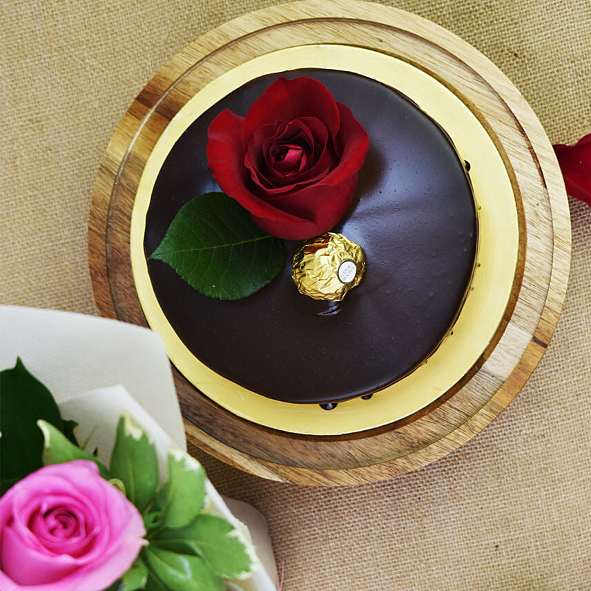 Half Kg Cake With 16 Pcs Ferrero and Flowers