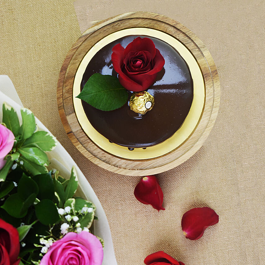 Half Kg Chocolate Delight Cake and Roses Bouquet