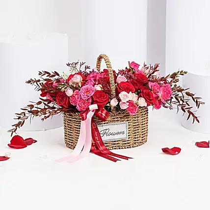 Gorgeous Roses Basket: 