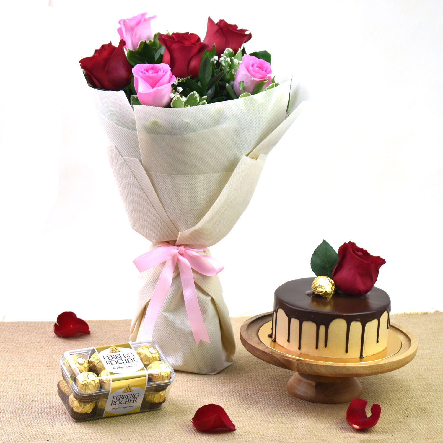 Online Half Kg Cake With 16 Pcs Ferrero and Flowers Gift Delivery in