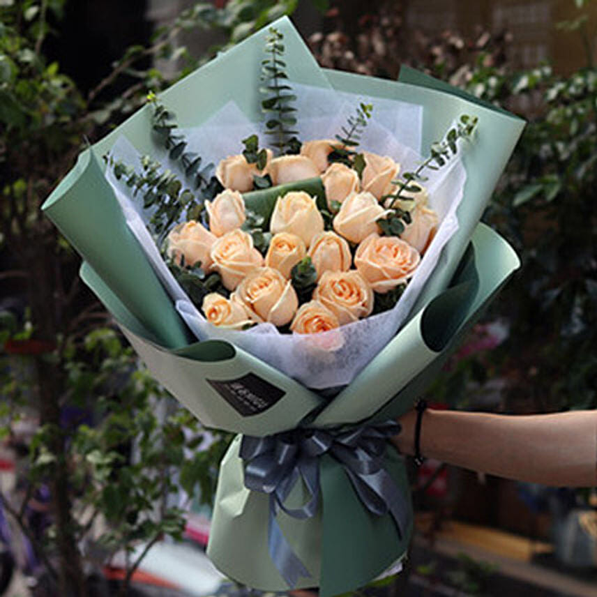 باقة ورد كريمي أنيقة