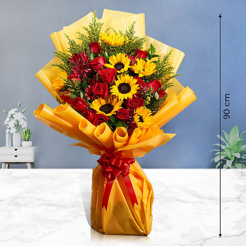 Grand Bouquet Of Roses N Sunflowers: 