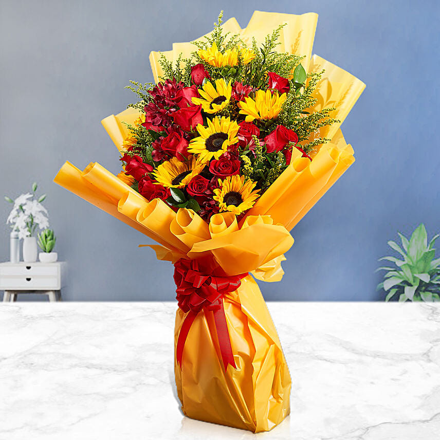 Grand Bouquet Of Roses N Sunflowers