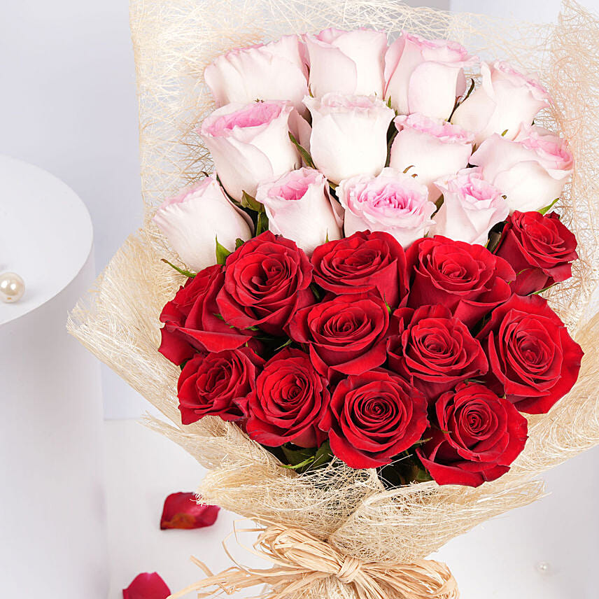 باقة عيد الحب 12 زهرة التوليب و 12 الورد الأحمر