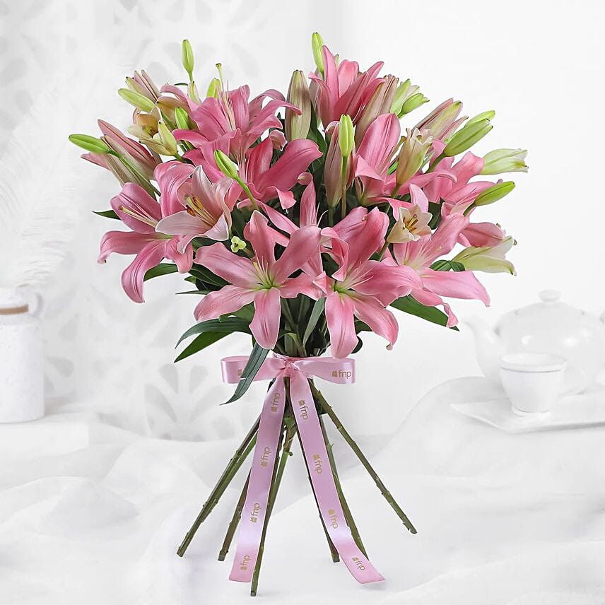 Hues of Love Lily Bunch: Flower Delivery to India