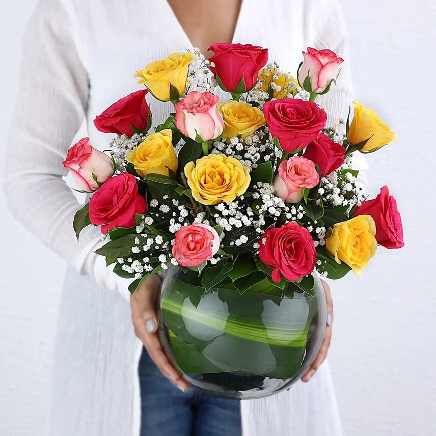 Blissful Mixed Roses Glass Vase Arrangement