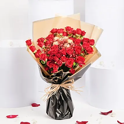 Rochers Bouquet with Red Spray Roses: توصيل هدايا الأردن