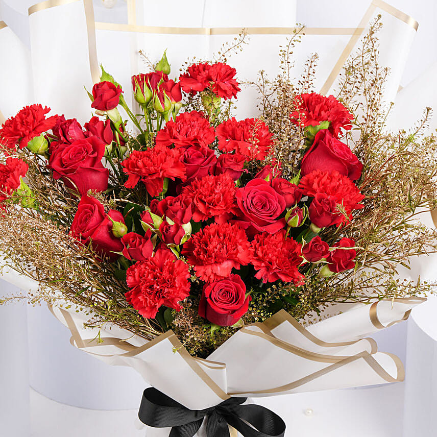 Online Carnations and Roses Blushes Gift Delivery in Kuwait FNP