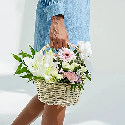 Basket Arrangement Of Gorgeous Flowers: هدايا عيد الأم في الكويت