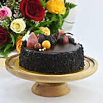 بوكيه ورود ملونة مع كيك الفادج